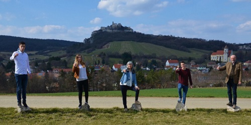 Ein sonniges Willkommen wünscht das Bio-Weingut Tor zur Sonne!